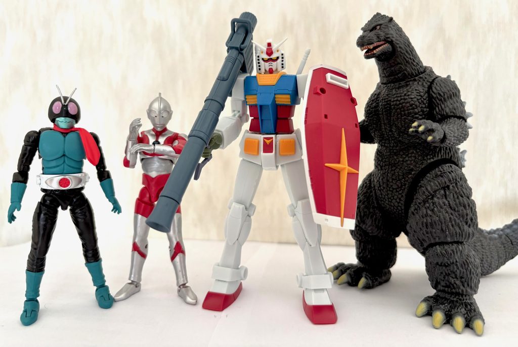 我が家のコンパチヒーロー集結！！よくよく考えたら写ってる全員が庵野秀明の手でリメイクされた事になるな・・・。ジークアクスも加えてリメイクされないかなぁ、コンパチヒーローシリーズ・・・。