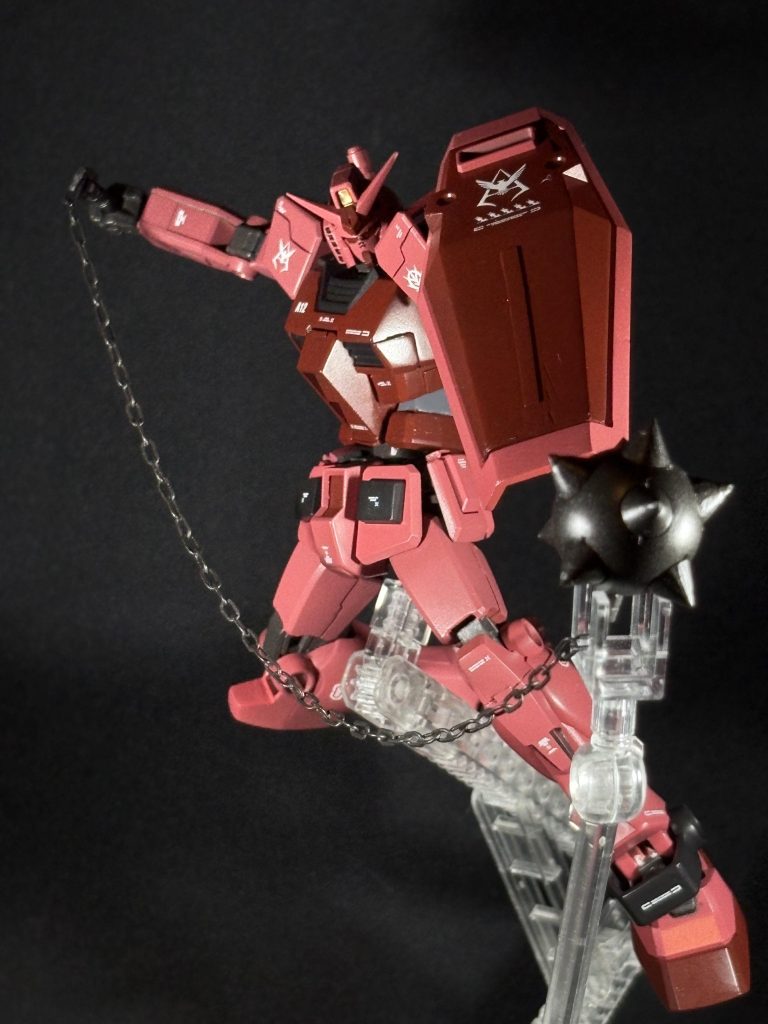 チェーン以外にも持ち手をプラ板で作り直しハンマー本体も合わせ目消しやエッジを出すなどして加工しました。