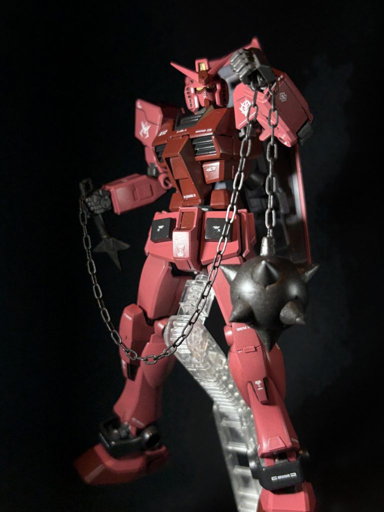 まずエントリーグレードのフルウェポンに付属のガンダムハンマーを全面的に改修となっております。ダイソーにて手芸用のチェーンを購入して瞬着とパテで作りました。