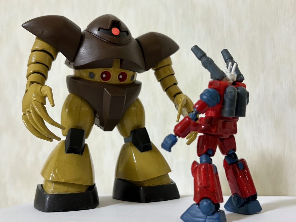 HGUCゴッグと比べると一目瞭然であり、まるで大人と子供の相撲である。（※このゴッグはハイパー化しておりません。）