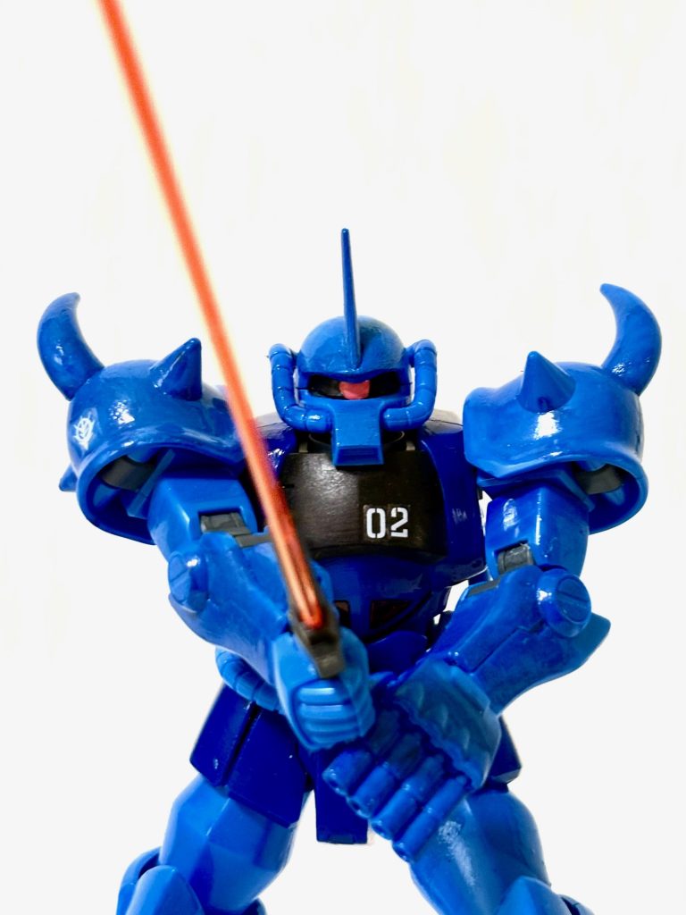 ヒートサーベルの構え。う~む、渋い。渋すぎるな、グフは(zaku-kao6)