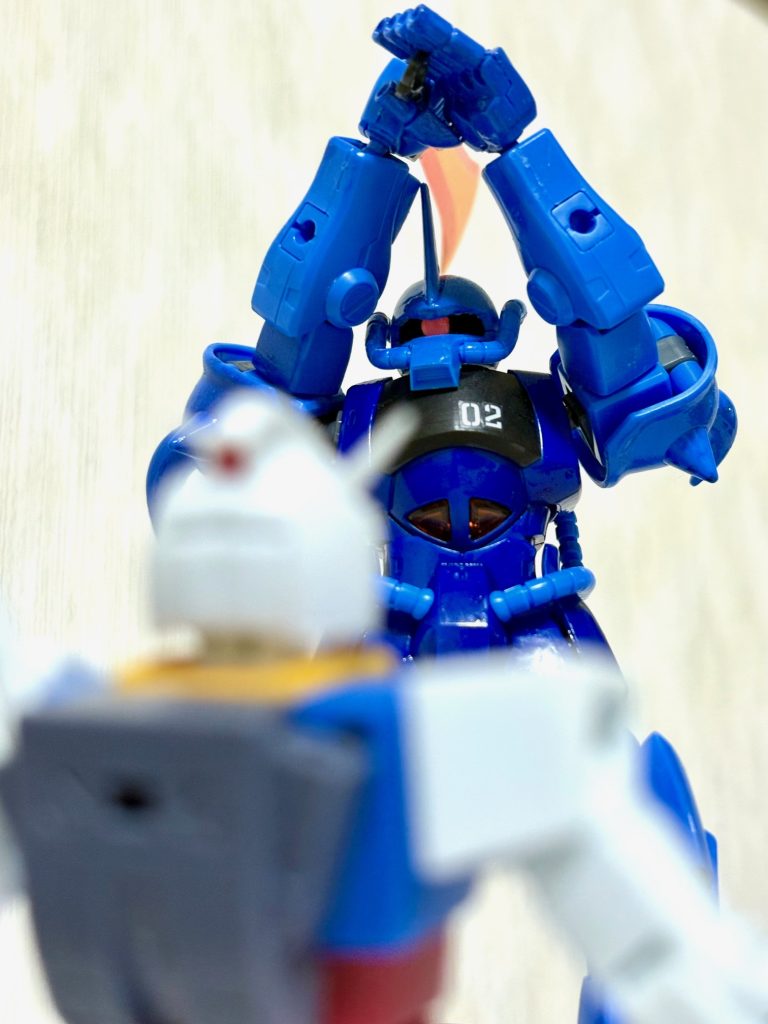 グフのパイロット「とどめだ、白いガンダム!!」危うし、ガンダムとユージ!!