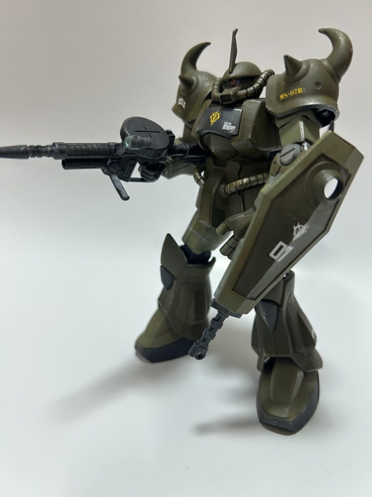 ザクマシンガン持つと量産型っぽさが増します。