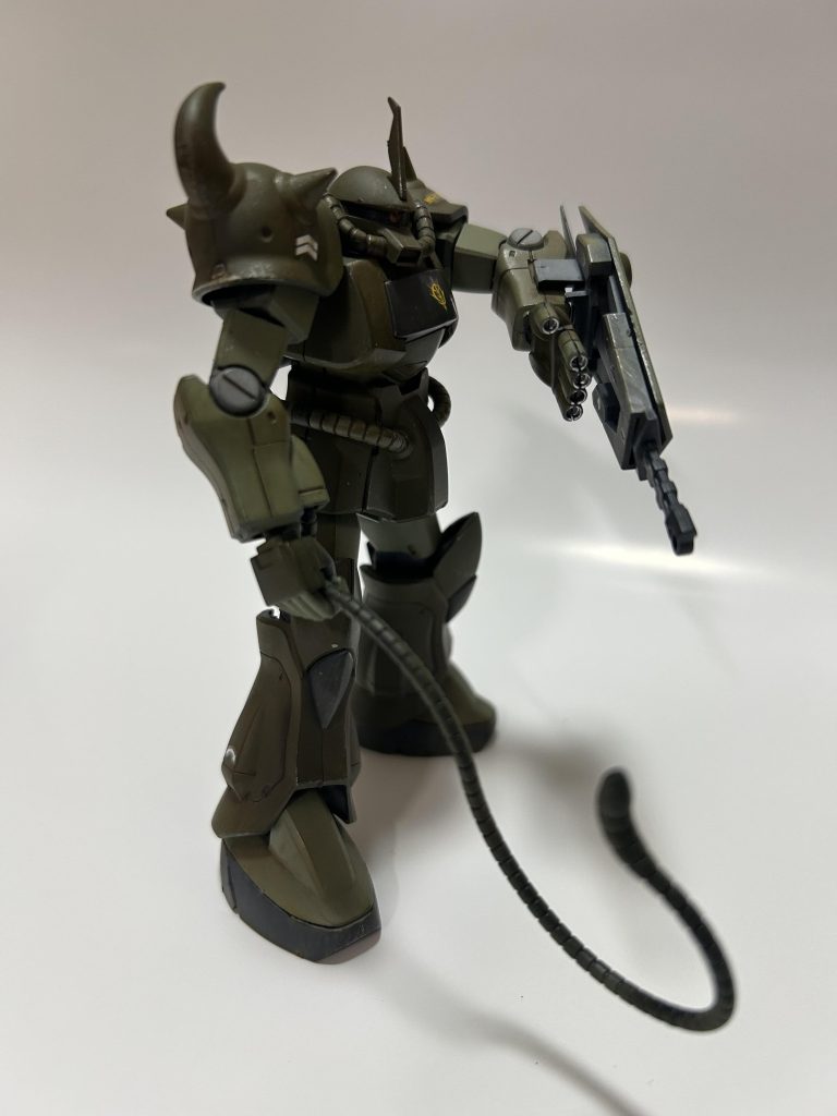 量産型タイプの色合いで実験的に塗装目的で製作したので合わせ目消しとかやらずにほぼ素組みで塗装しましたが、意外と良かったのでちゃんと作れば良かったと後悔。