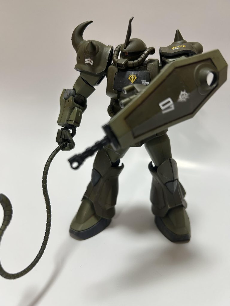 水性ホビーカラーのオリーブドラブとカーキグリーン➕ホワイトの2色で塗り分け。