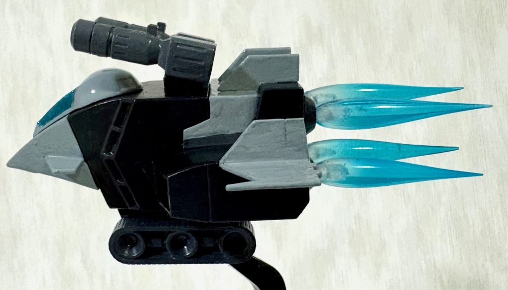 これでホビースタンドを使って、飛行形態が可能となった。エフェクトパーツはロボット魂のバーニアを加工したもの。