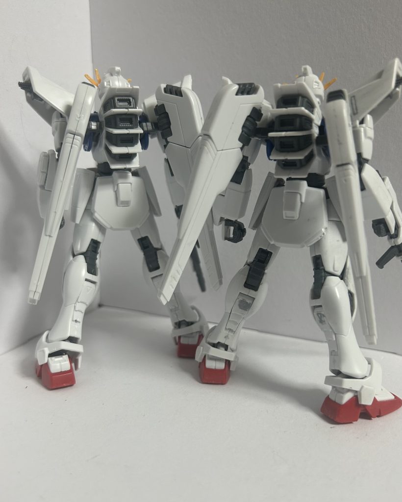 ヴェスバー、および武器。特に弄らずにストレートに。塗装の手間を考えて後ハメくらい。