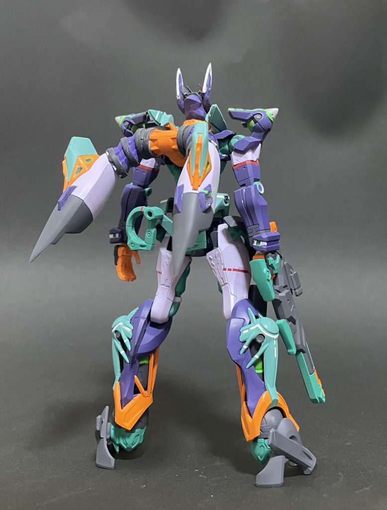 デザイン的にはとても面白くカッコいいデザインで、プラモデルとしても楽しい作業でした。