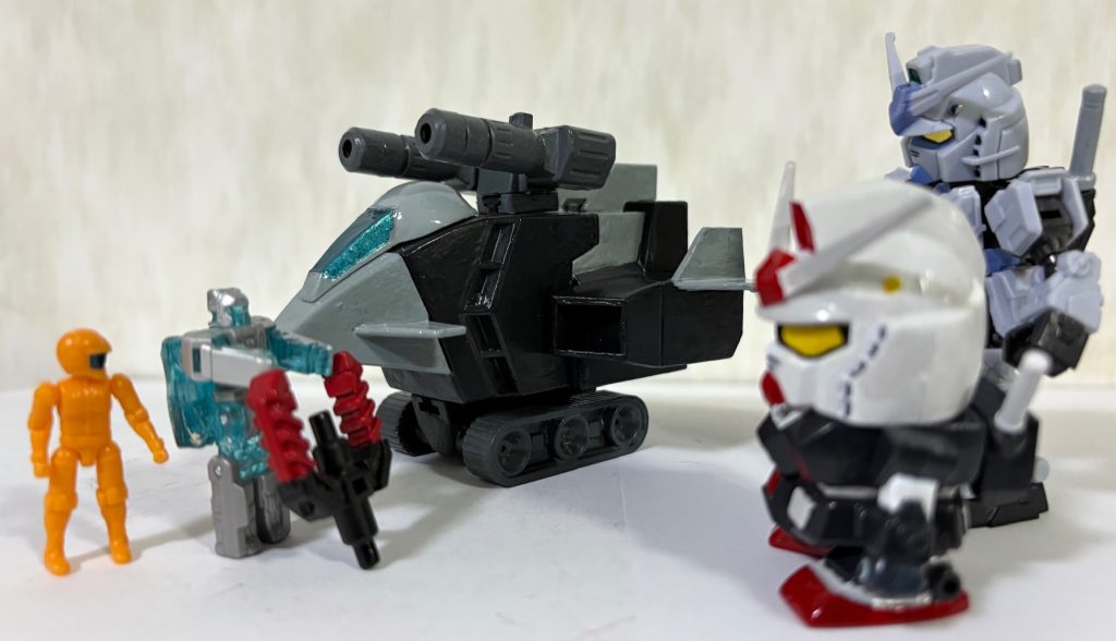 ユージ「レイ博士、か？」テム・レイ（銀色のミクロマンっぽい人）「ゼクノヴァを発生させるにはこの小型スペースブリッジをGファイターにセットするんだ」ナレーター（政宗一成氏の声で。）「スペースブリッジとはあらゆる物質を一瞬のうちに送る瞬間転送装置の事であり、テム・レイが作ったものはとある超ロボット生命体の技術とオメガサイコミュを応用して作った新型である。」タカ「それで？」テム・レイ「後は内蔵されたコンピュータが自動的に座標をセットし、自動操縦で向こう側の世界へとたどり着ける仕組みになっているのだ」トオル「それから武器もありったけ持ってきましたからね」ユージ「よーし、責任もって全部撃ってやるからな」 なおテム・レイがどうやって「あぶ刑事」世界へとやってきたのかはいずれ説明する。