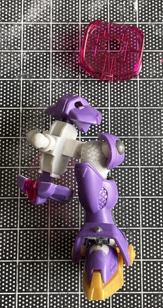 下半身の加工。磁石追加、アンクルアーマーのボールジョイント化、脚部接続部の延長、フロントアーマーを前出。