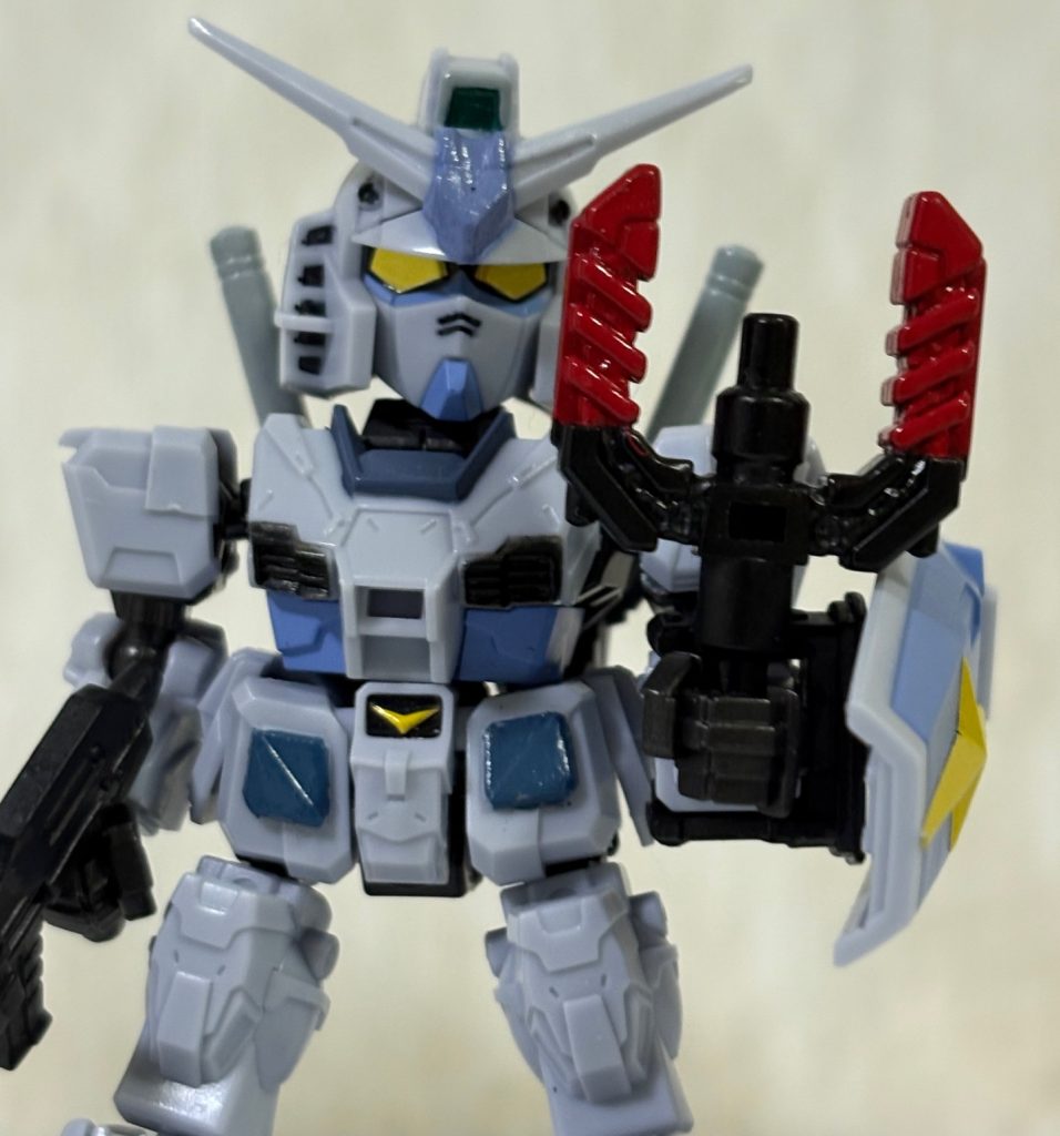小型スペースブリッジはトランスフォーマーの余ったジャンク武器から流用。どことなくジークアクスの角っぽい(gundam-kao3)