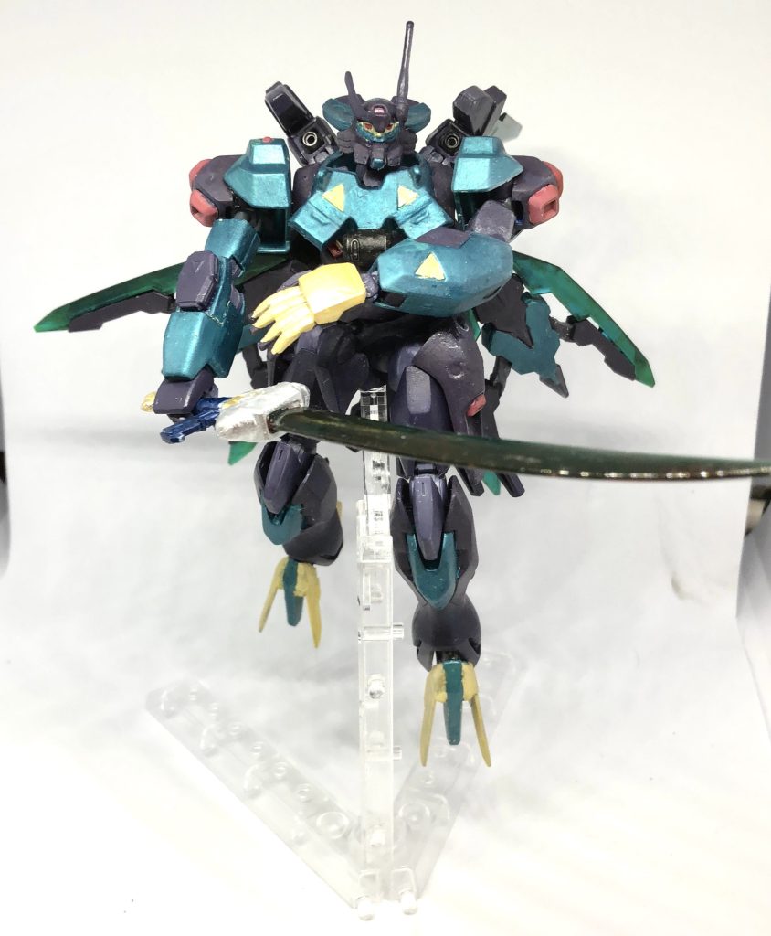 フォトンスラッシャーは元々はビームザンバーを改造したものでしたが自分の技術不足によりかなり不格好になってしまい、現在のGNロングブレイドをミキシングした状態になりました。