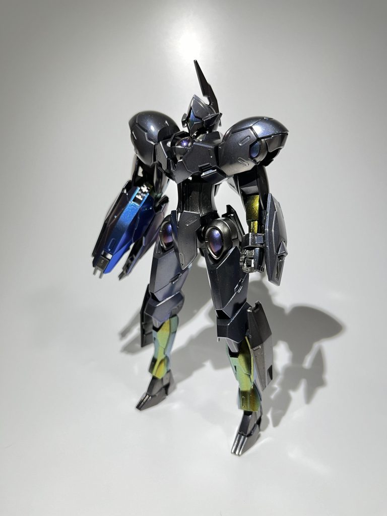 ガイアの偏光塗料を試しました。ビームブレーザーにシアノスブルー腕、足にムーンゴールドシルバークリアパーツにアズライトルビー、アレキサンドライトを使用してます