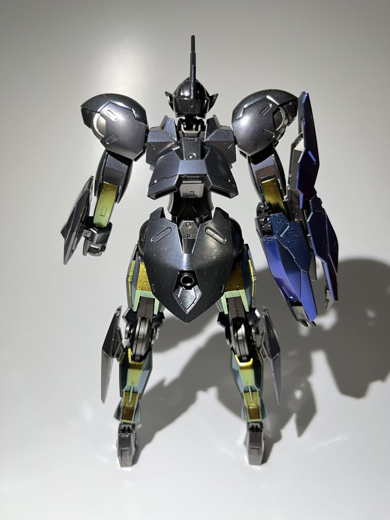 うしろムーンゴールドシルバーは黒とシルバーの下地で試しましたが、黒下地の方が陰影が出て重厚な印象黒下地が好みかな