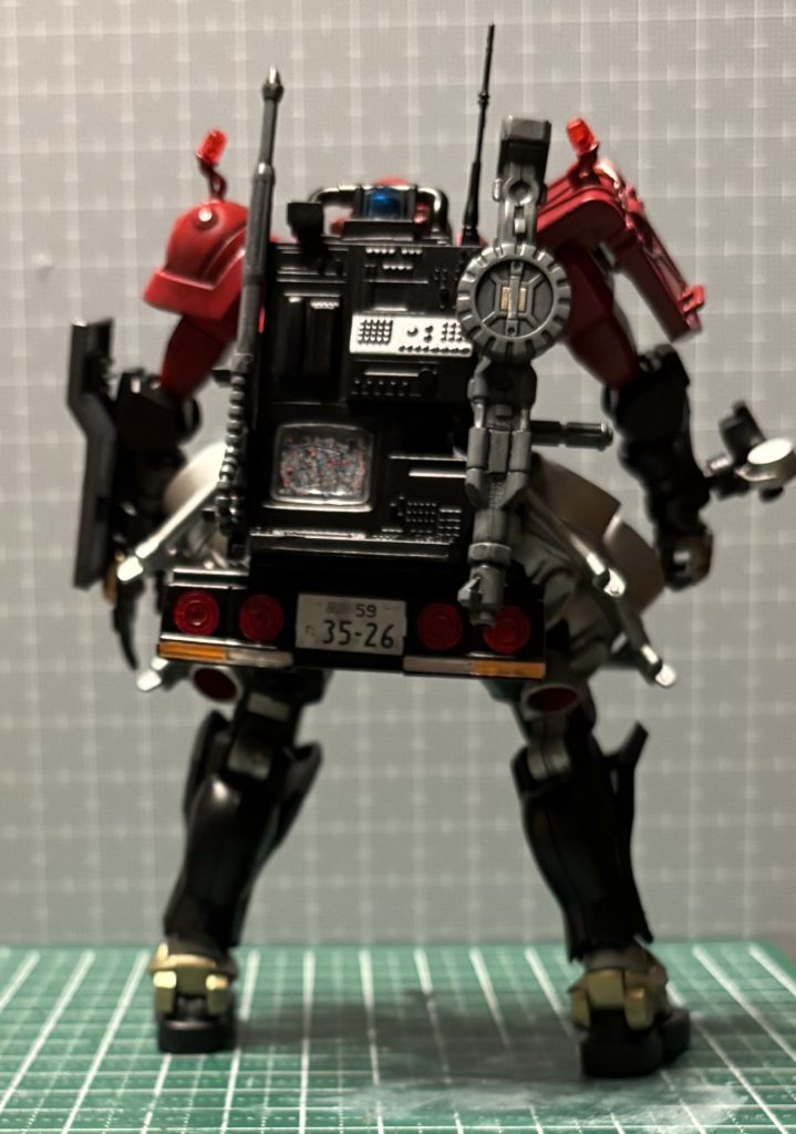 武器ホルダーもつけてバックパックらしくしてるつもりですがブラウン管モニターや無線やキーボードやプリンターです笑あと右腕にはハロゲンライト付きビデオカメラ📹