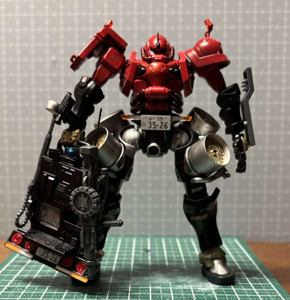 軍団ドラマの車両プラモデル、情報分析車両のパーツからザク用に一部転用してます。