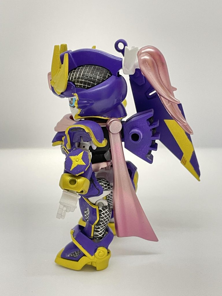 側面。バックパックの肉抜き埋めてます。