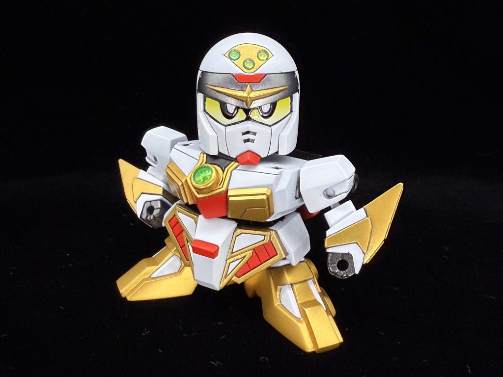 軽装タイプ。“X“にてTKさんが紹介されていた“TKジョイント“により、稼働軸を追加。瞳部分は、スジボリ→マスキングにより塗装しています。顔はほとんど武者頑駄無です。