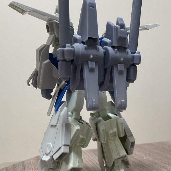 設定画とセンチネル作例と見比べて、デザインを修正していってます。あまり旧キットに3Dモデリングを混ぜたくはない気分なのですが、形状が複雑なパーツはデジタルで…m(_ _)mその分手作業では難しいディテールやハッチオープン等ギミックを追加して行きます（2枚目）