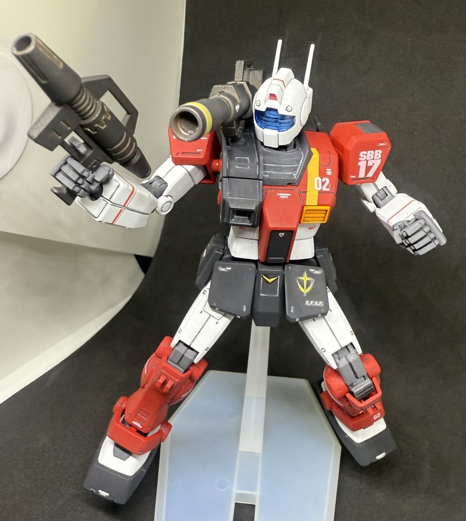 スプレーガンを構えて何枚か。