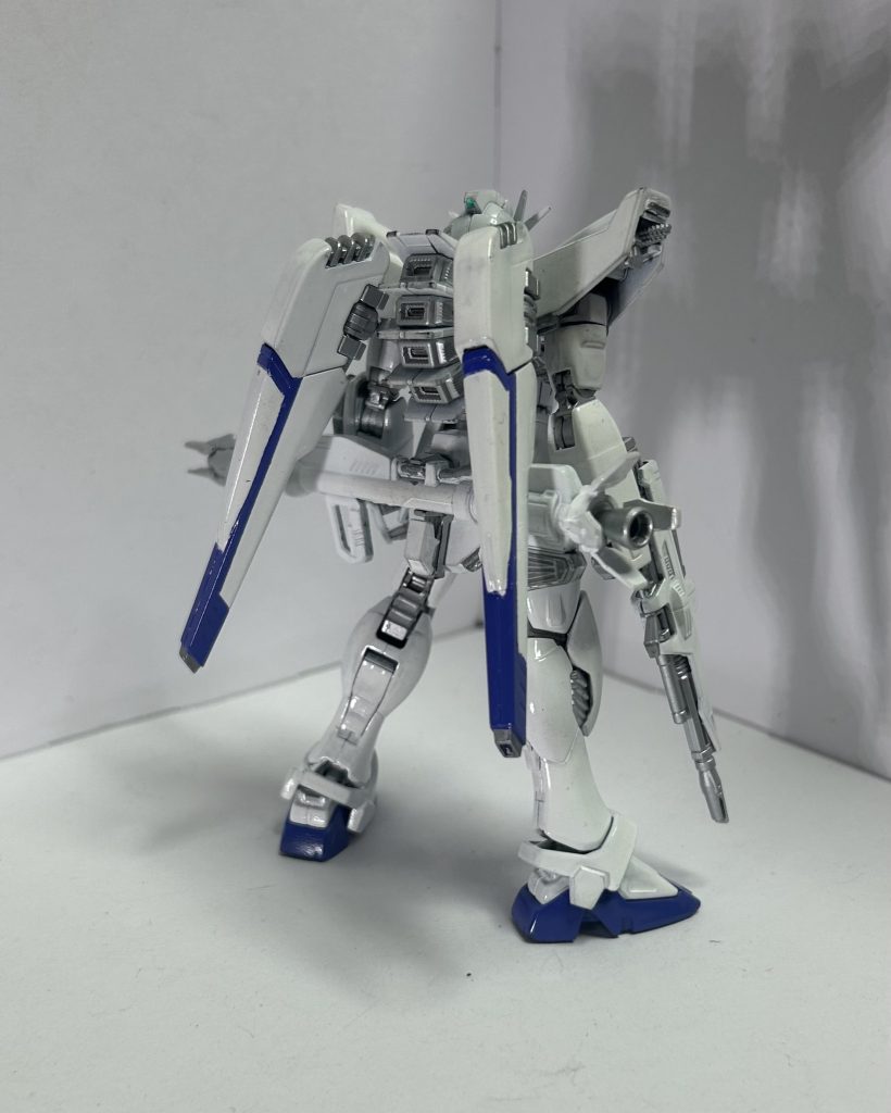 コンセプトは『フューチャーGPX(ガンダムプロジェクトエクストラタイプ)』です。作る時に何を見てたか分かるって?気のせいです。一応、リアルタイムでは見とらんです。最近、近くのGE○のレンタルで再入荷したらしく、どこかで面白いって聞いたから現在ちょくちょくレンタルして視聴中です。ペルー第二戦決勝とか、もうベッタベタのベタだったけどめっちゃウルッとしてました。