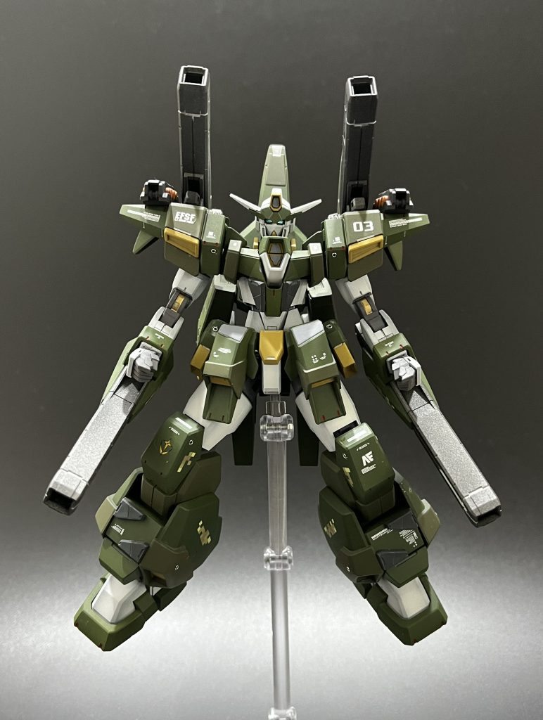 重装備のモビルスーツはかっちょいい!!ビームキャノンを4門も装備してるなんてロマンを形にしたような機体ですね。 もりもり大好きです!!w(2022年8月 iPhone12にて撮影 PVCの背景購入したから撮影しなおしたっけな)