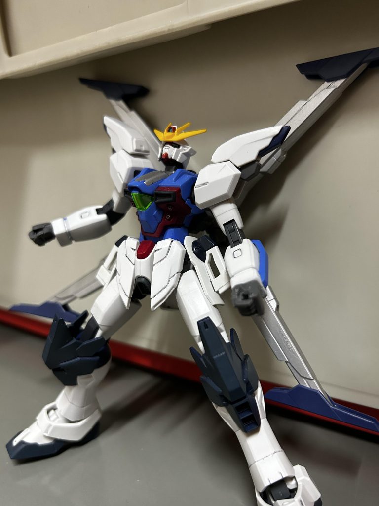 胸部のメガソニック・サテライトバスター従来のサテライトキャノンよりコンパクトになったために破壊力、射程は低下しているが、連射サイクルは向上している。また、メガビームキャノンと胸部を接触させた状態では大出力のサテライトキャノンとして発射することが可能(但し必殺の一撃であり、照射した後は機体冷却のため一時的に機能停止してしまう)