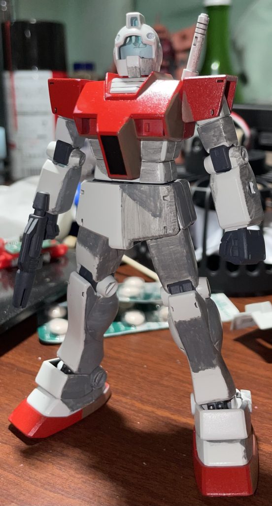 明暗のハッキリしている所から塗っていきます。マジックリンで簡単に落とせるのでバンバン塗ります。