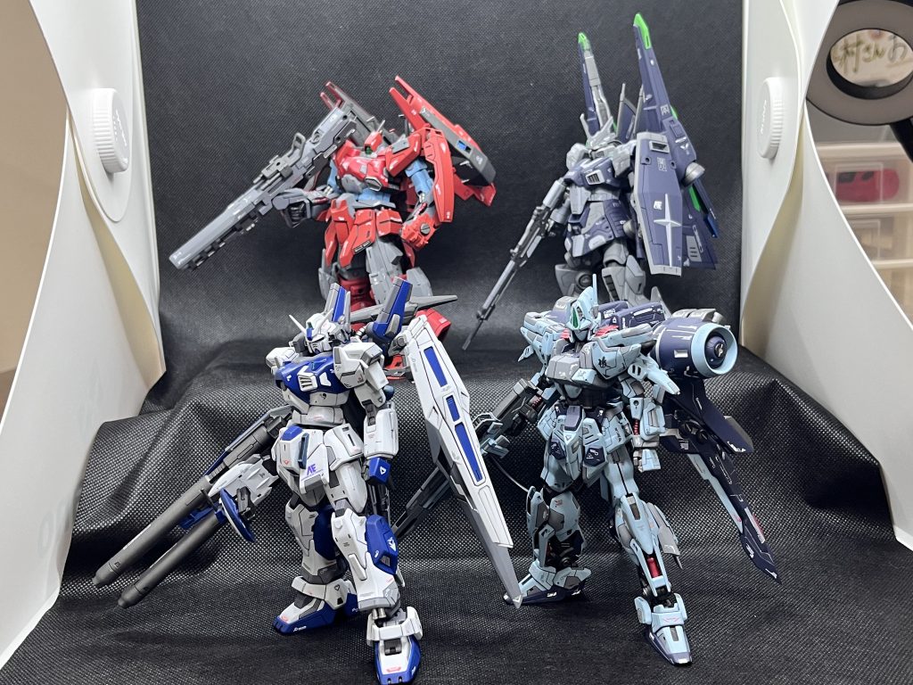 百式改に始まった、グリプス戦役時代のアップデート機による小隊。各機カラーはノリで決めたんで小隊で考えたら統一感なし。まぁ、妄想設定は民間の警備会社がアナハイムの倉庫に眠ってた機体を買い取って改造して運用してるってことにしてます。いやさせてください〜