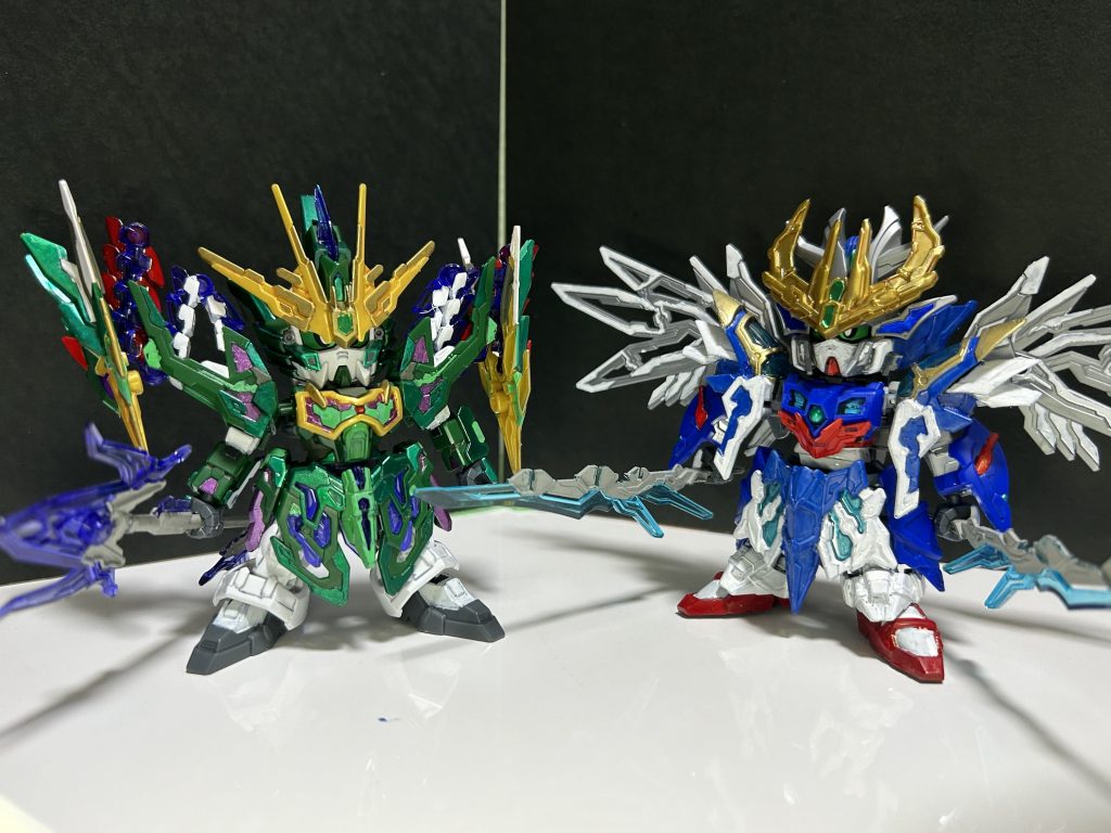 前回の曹操ウイングゼロ（Ewカラー）とツーショット。同じくらいの塗装の密度感が出せて満足です。次は徐晃かな・・・惇兄でも良いけど