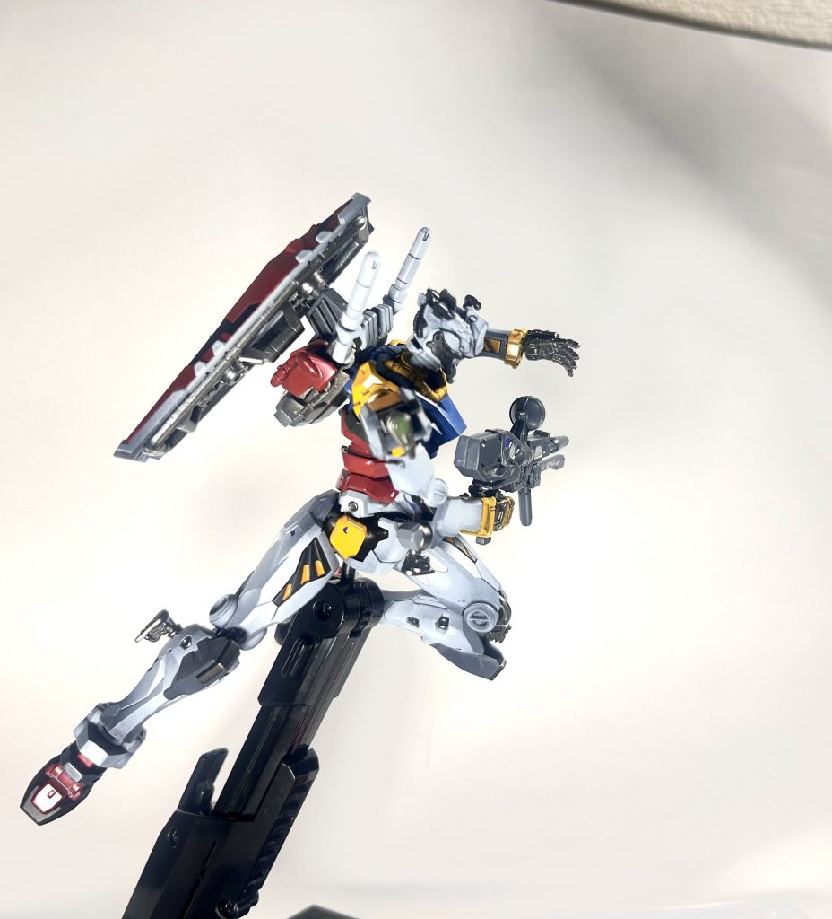 アムロが乗っていたら、こんな感じでしょうか笑可動も優秀で遊びやすくポーズも安定します。