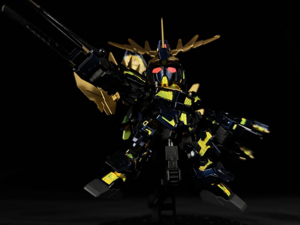 因みにバックバックはこんな感じに光ります。実際に見ると眩しいくらい。