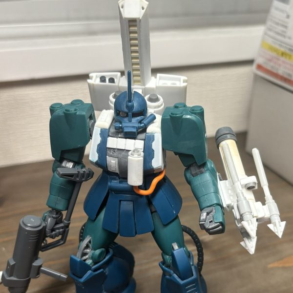 僕のピアノ…(今際の際のニコル)先日作った銛をブリッツガンダムのグレイブニールのような格闘武装に仕立てました。単独で銛を一本ずつの射出も可能だが、同一方向に曲げることができクローとして接近用武器として使用可能に。またゾゴックのアームパンチのように収縮が可能なためリーチを延ばせる。デザインはAT4のロケットランチャーのような形にして、大型な兵器にしてみました。クローにすると破損してしまうと使用不可ですが、刃として使用する銛を交換することで、即時再使用可能となるコンセプトです。（1枚目）