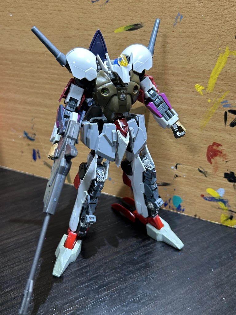 塗装前の製作途中バルバトスルプスレクスをベースにしてますが他にもいろいろ使ってます、一部ガンプラ以外のパーツも使用