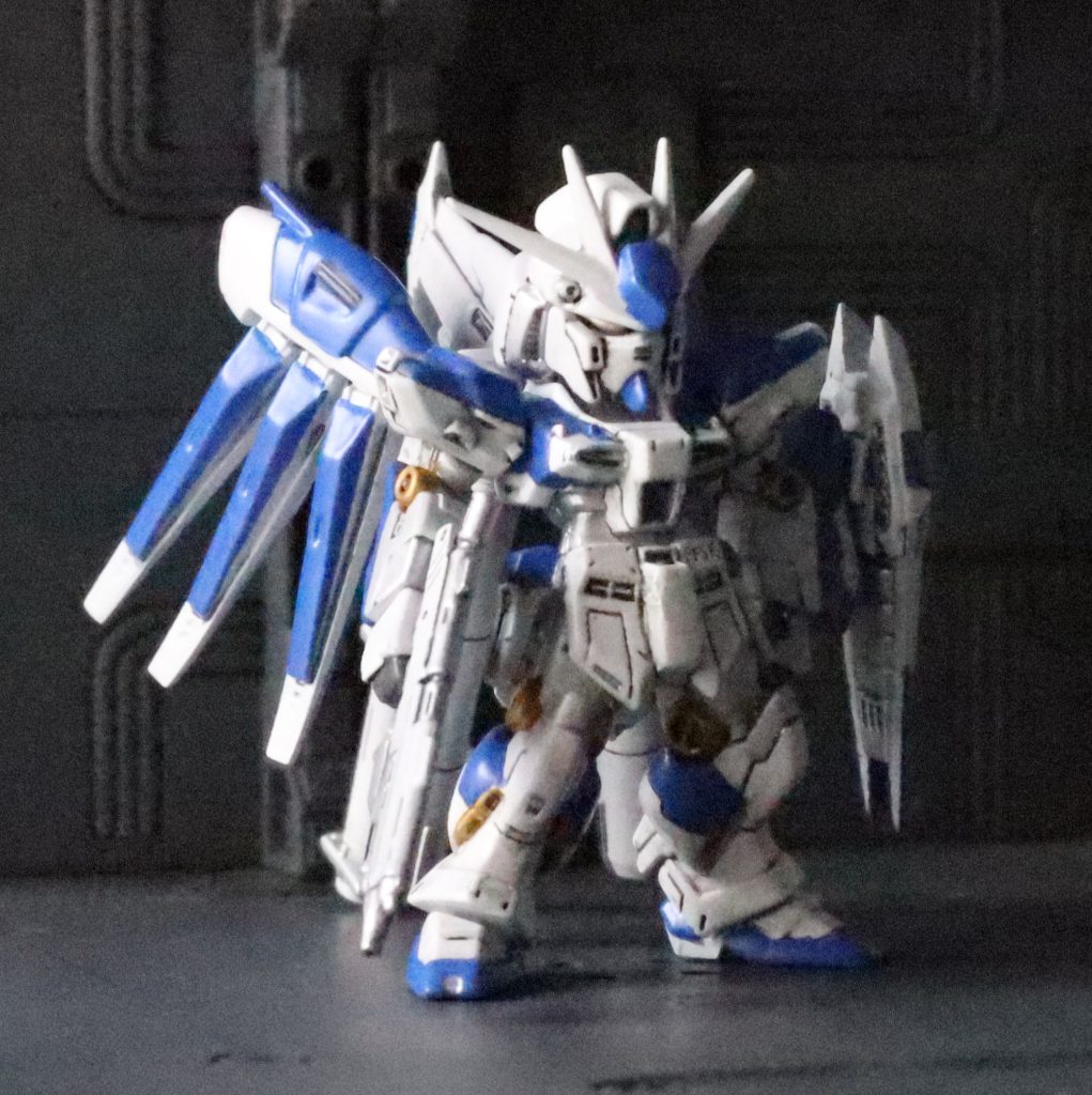 モノアイの色を緑にするか迷いましたが、金色にしました。ご覧いただき、ありがとうございます。