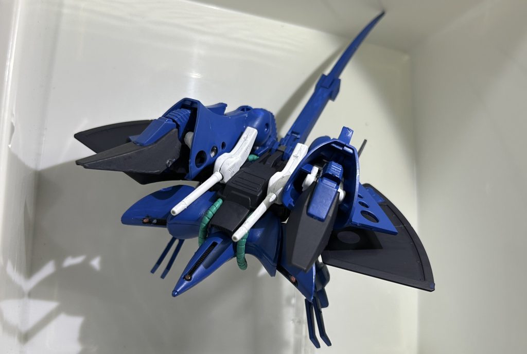 変形！イカのようなMS形態からエイのようなMA形態へ変形します！