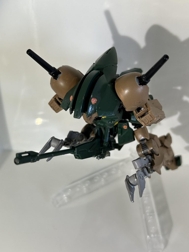 変形後、差し替え無しで変形!手首を外すのとライフルのみ差し替え