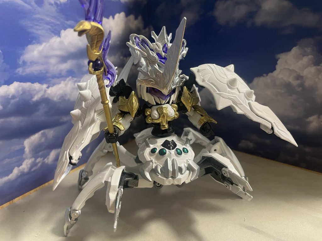 下半身？の眼は興奮すると赤くなるとか…腐食の魔眼になってるとか…