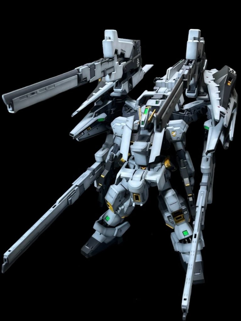 クローウイングを2つ装備したフルドドを両サイドに装備した形態です。ブレードライフルを4機装備しています。手持ちはライフル2丁。