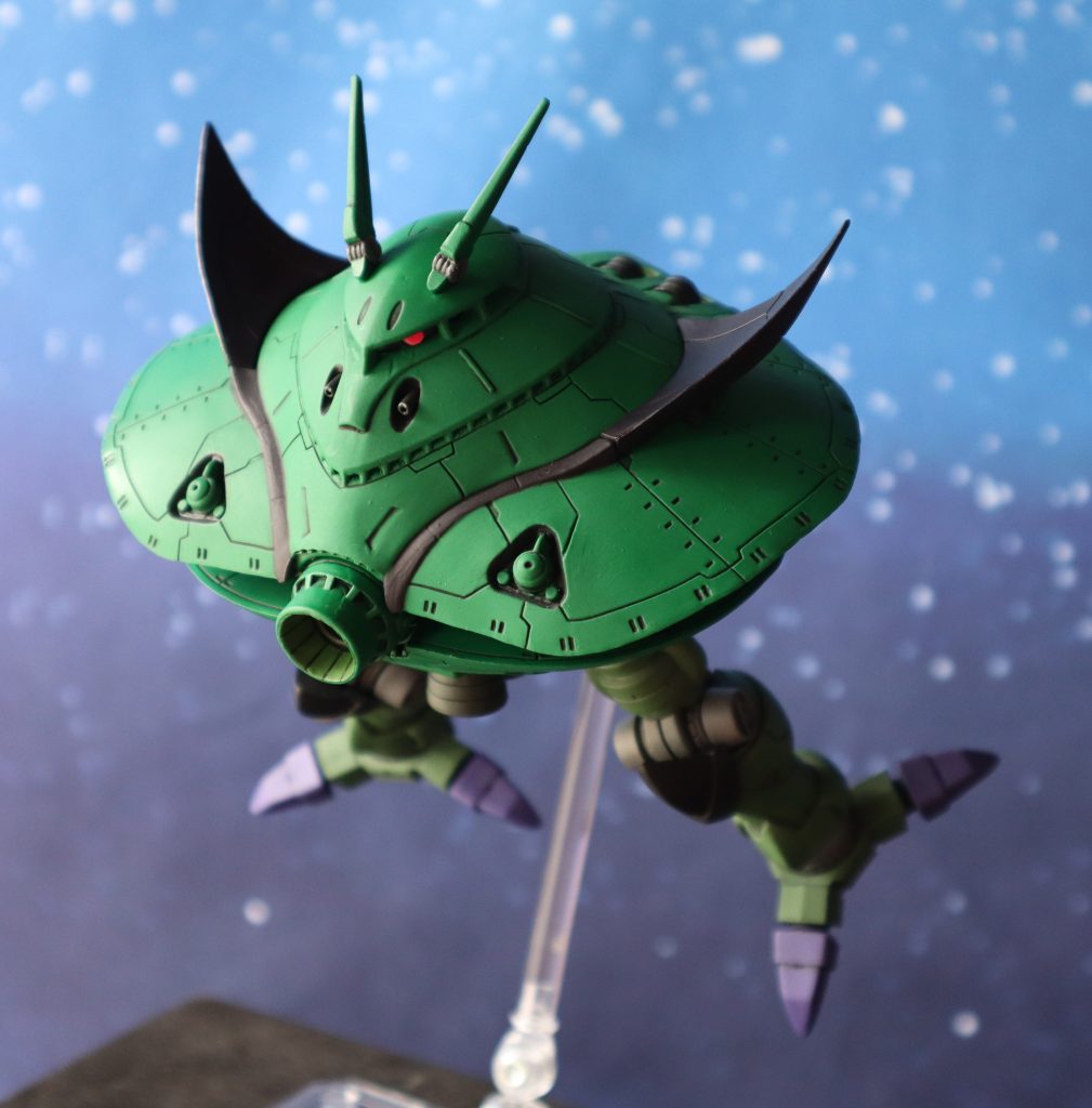 じっと見ていると頭が二本角の『旧ザク』に見えてきます。