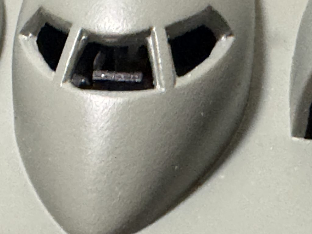 ここまで苦労してコックピットを仕込みましたが、曲線のキャノピーが上手く作れず、レジンのクリアで今回作りましたが、なぜかクリアにならず、乳白な感じになってしまい、苦労が水の泡になってしまいました😢しかし、完成してからいいアイデアを思いつきました 完成してしまったので、そのアイデアは次回に持ち越しで😁