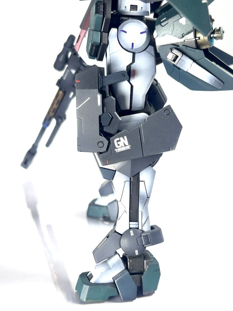 いよいよアレが来ました。そうです、ハンドガンです。もうホルスターからカッチョいいです。