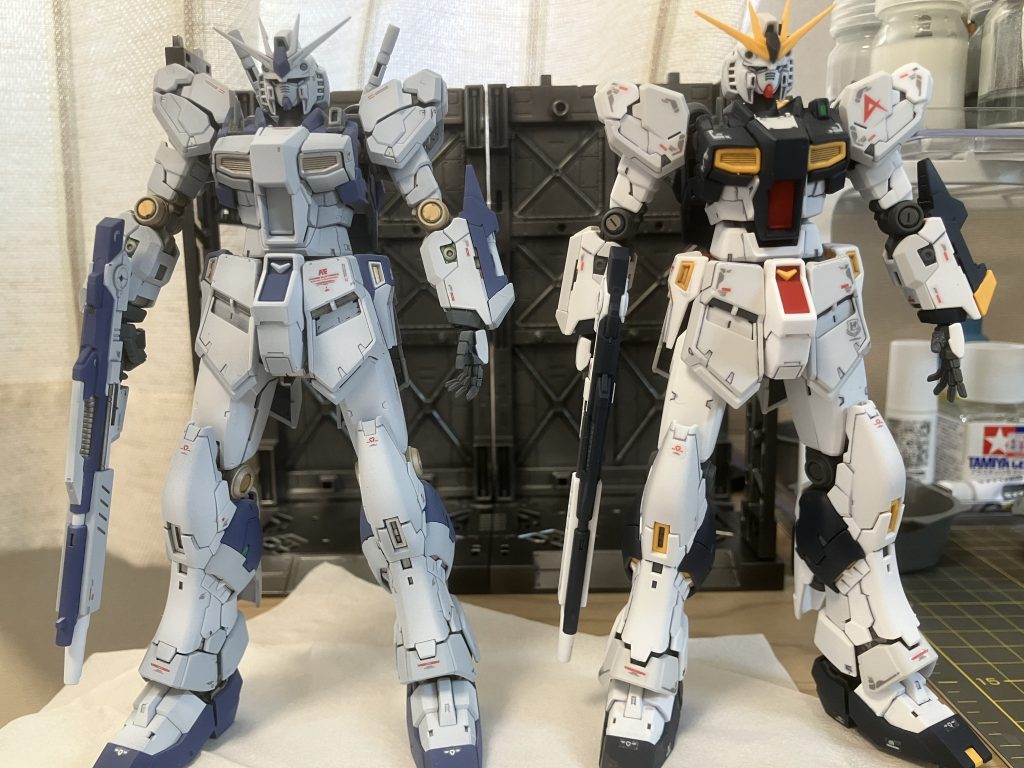 以前作った巣組と並べて。(今回のは福岡のをベースにしたので厳密には違うんですが…)エアブラシ初挑戦でいろいろ試行錯誤しながらでしたが、うまくまとまって良かったです。