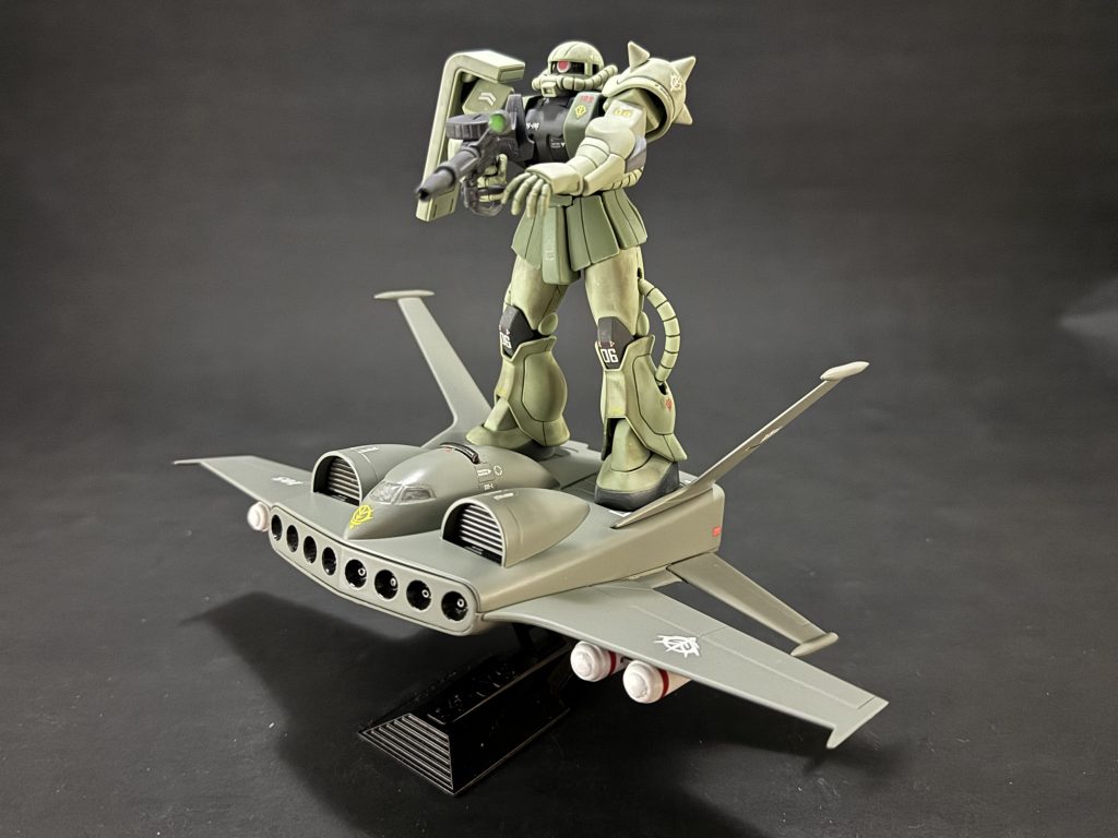 もちろん、普通にザクを立たせることもできます この時は手すりは収納してます