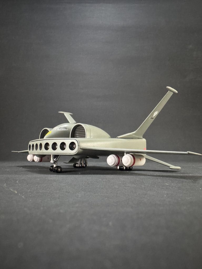 ランディングギアも製作 ランディングギアやプロペラントタンクは百均で探してきたアイテムを加工して作りましたミサイル発射口も百均アイテム使って加工ぶら下がりフックは余ったプラ棒で、ディスプレイ台をつける穴にはまるように また、オプションで大型ミサイルなど百均アイテムを駆使してマウントできるようにしてます(ミサイルの写真はありません)ちなみに収納可能な手すりはランナーを加工してます ドダイYS自体、旧キットで安かったし、なるべく金をかけないで作るのもコンセプトに入れてます