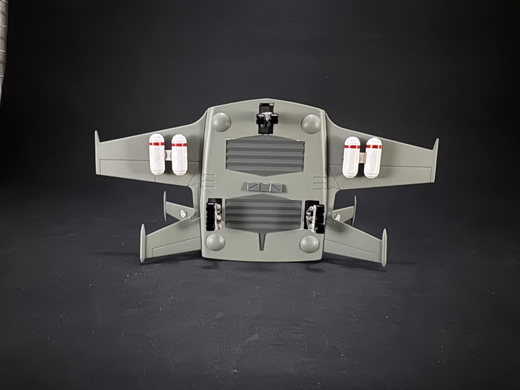 下からランディングギアは写真にはありませんが、収納状態も再現してます