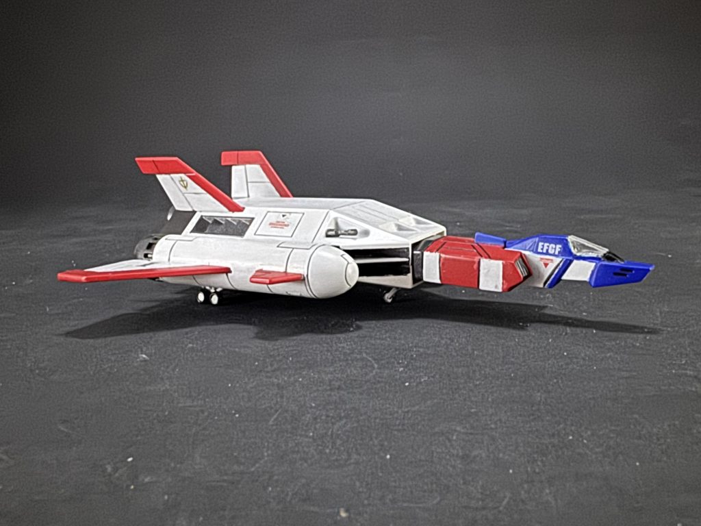 今ならメガ粒子砲とか、バーニアとか、筋彫りとか増やすんだろうけど、当時はそんなことも思わなかった