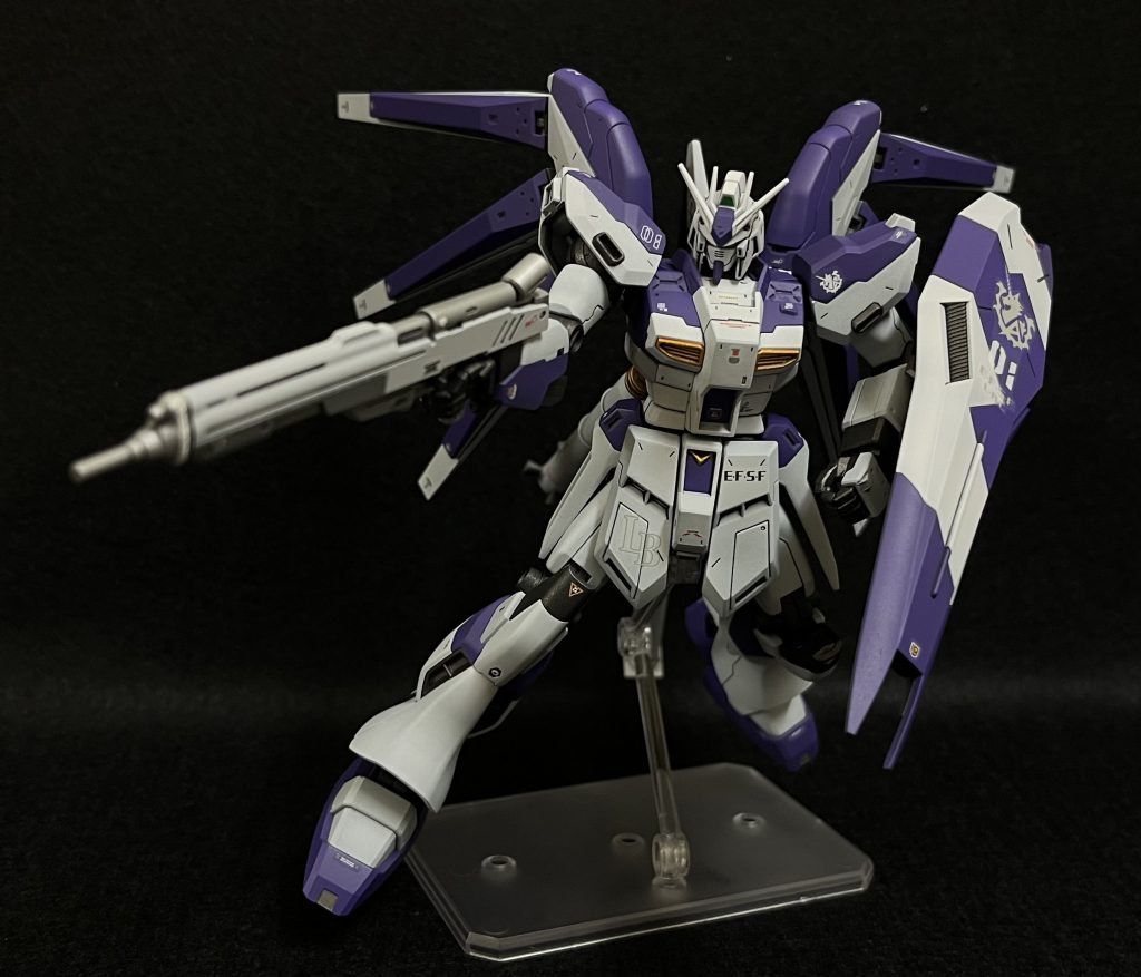 箱絵風のポーズですが、股関節がボールジョイントのため可動範囲が狭いです。誰がボールジョイントに決めたんでしょうね。