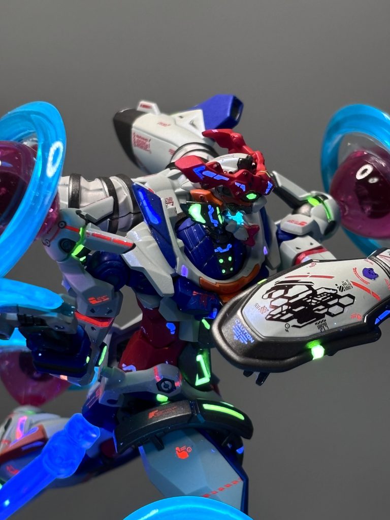 エンディミオンユニットは口を閉じた場合顔内部の大半を占めるデカさ(目の裏まである)故、今回はユニットは無しとし可動を優先しました😌発光はちゃんとします！