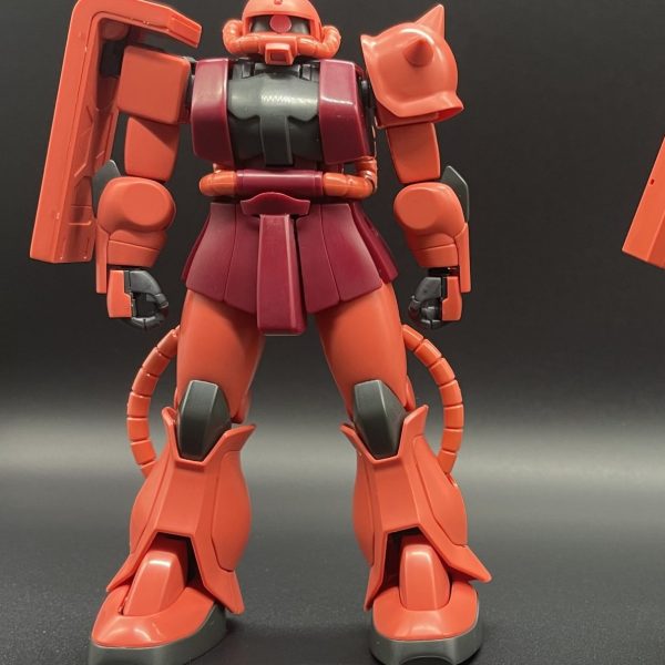 MS-06S ZAKUIIをピカピカに（素組みと比較）